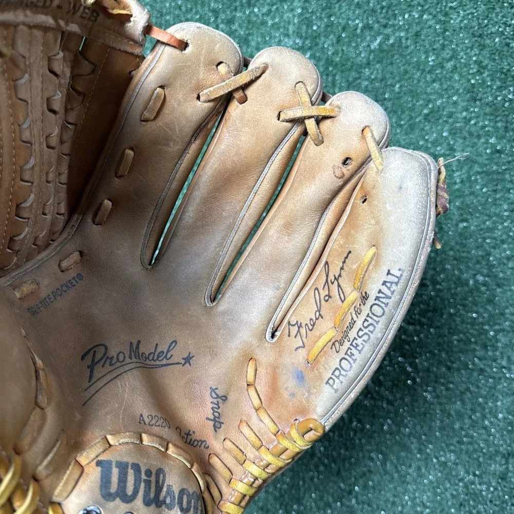 Vintage Wilson Pro Model A2220 Leather Hinged Web Baseball Glove~Fred Lynn Model